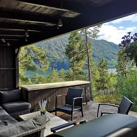 Apartment I Med Utsikt Over Fjord Og Fjell