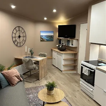 I Apartment *