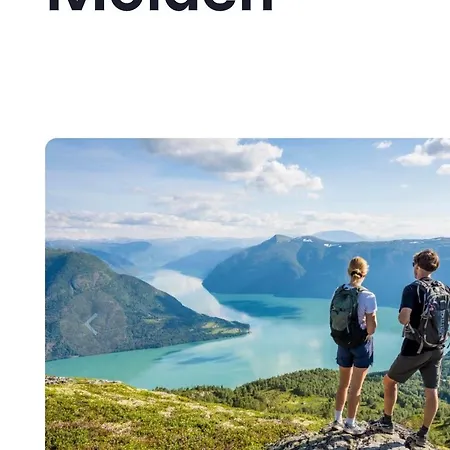 I Med Utsikt Over Fjord Og Fjell