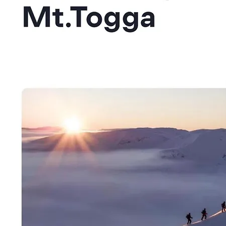 I Med Utsikt Over Fjord Og Fjell