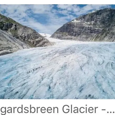 I Med Utsikt Over Fjord Og Fjell Appartamento Sogndal