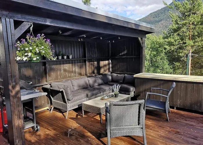 Apartmán I Med Utsikt Over Fjord Og Fjell Sogndal