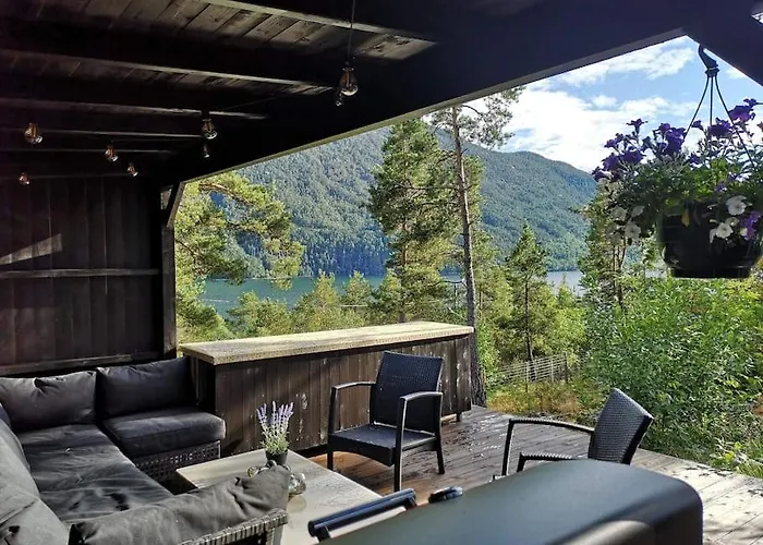 Apartmán I Med Utsikt Over Fjord Og Fjell