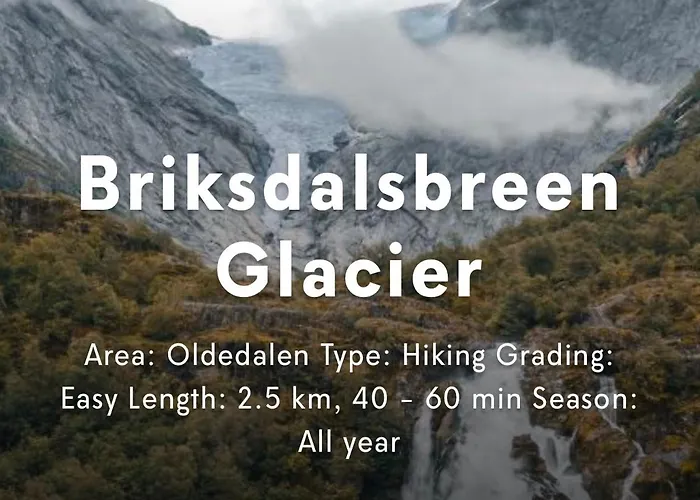 I Med Utsikt Over Fjord Og Fjell