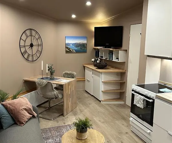 I Med Utsikt Over Fjord Og Fjell Apartmán *